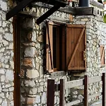 Daire Mountain Stonehouse - By Alseides Elatochori