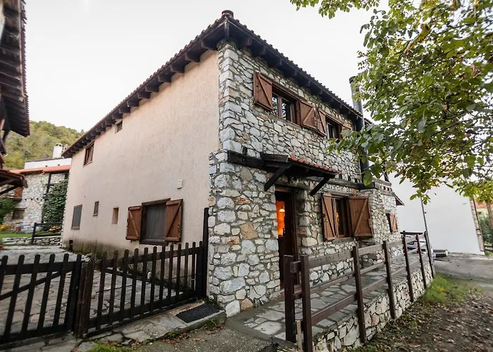 Mountain Stonehouse - By Alseides * Elatochórion